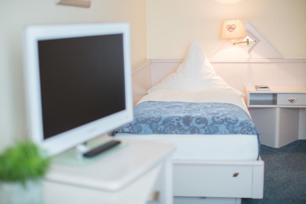 Hotel Kristall Weisswasser Quarto foto